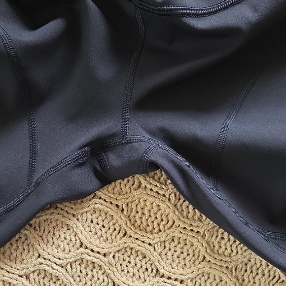 Lululemon Black Wunder Under High-Rise Tights with Mesh Panels - Size 4 - Picture 4 of 8